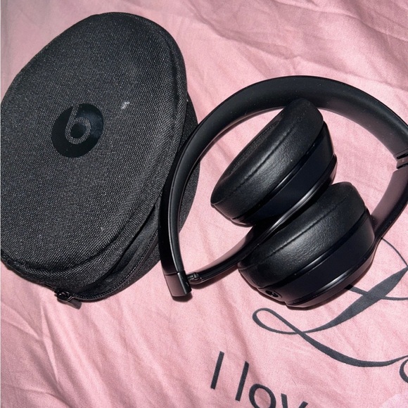 Beats by Dre Headphones - Picture 1 of 4